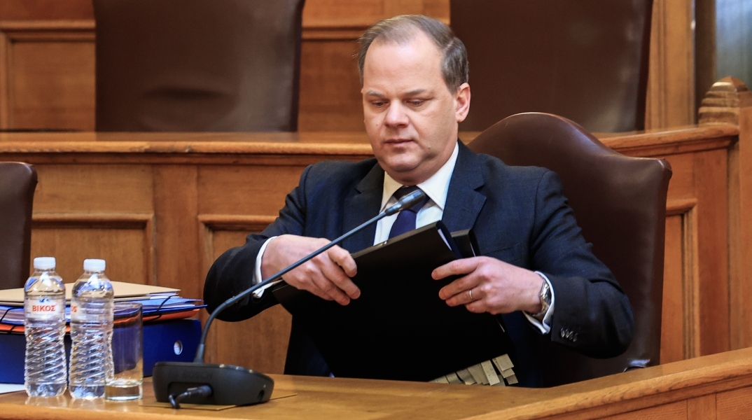 Τέμπη - Καραμανλής: Από ανθρώπινο λάθος η τραγωδία