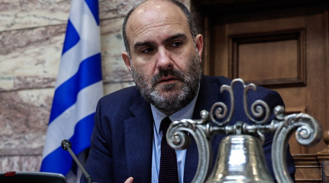 Δημήτρης Μαρκόπουλος: Διαψεύδει ότι απείλησε καθηγητή για τους βαθμούς του παιδιού του - Τι απαντά στα δημοσιεύματα ο βουλευτής της ΝΔ.