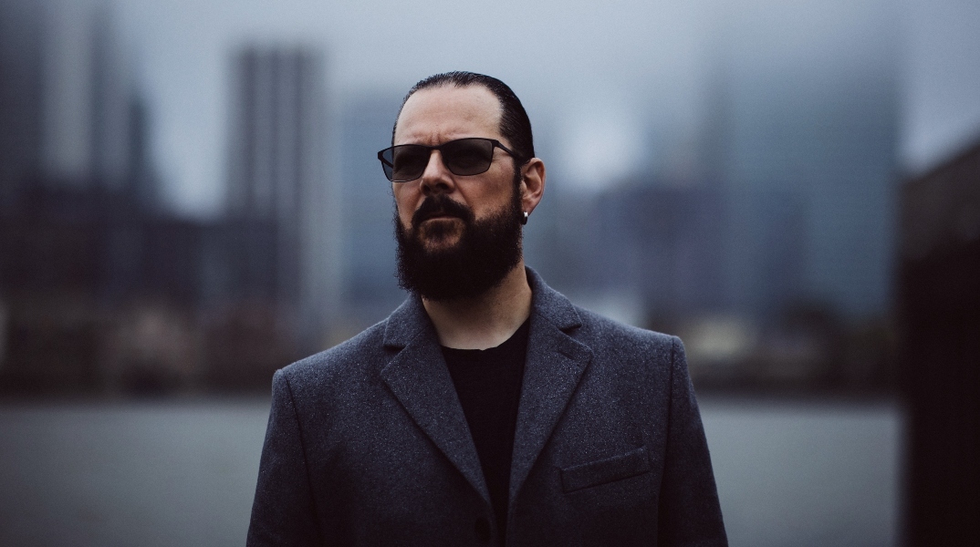 Emperor: Ο frontman του νορβηγικού black metal συγκροτήματος, Ihsahn, μιλάει για το νέο του προσωπικό άλμπουμ, πριν τη συναυλία τους στην Αθήνα.