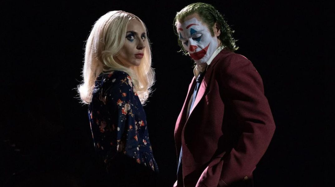«Joker: Folie à Deux»: Στη δημοσιότητα φωτογραφίες των Χοακίν Φίνιξ και Lady Gaga από το πολυαναμενόμενο σίκουελ.