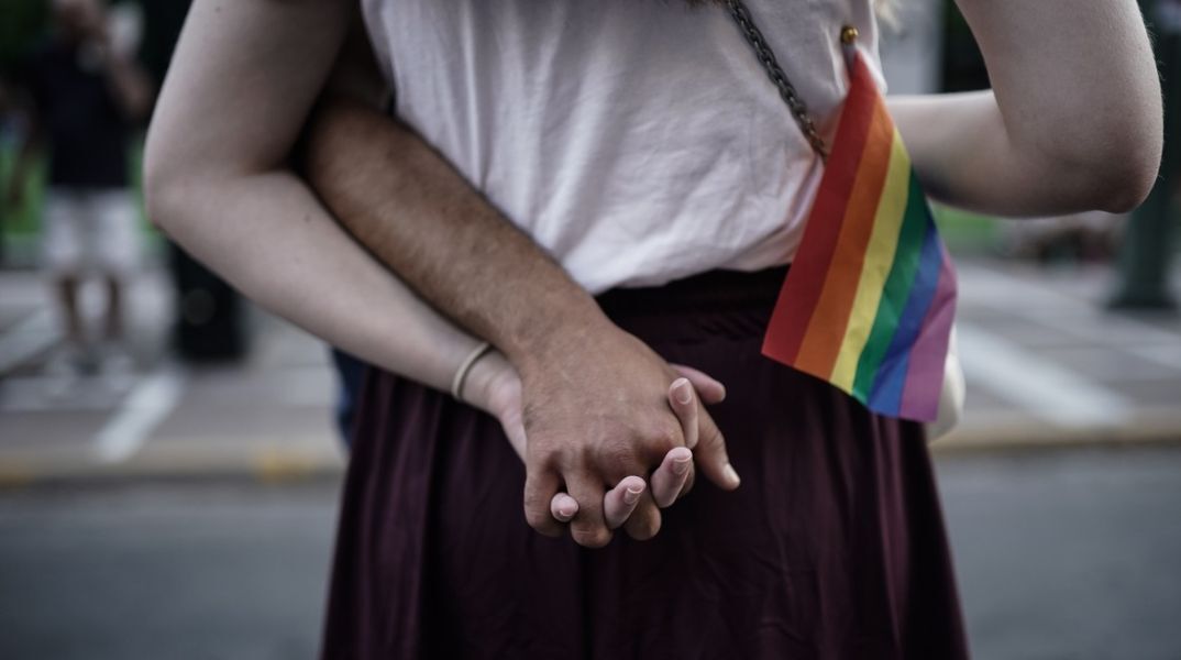 Ιταλία: «H Ελλάδα είναι πιο μπροστά από εμάς , σε ό,τι αφορά τα δικαιώματα των πολιτών», γράφει το περιοδικό L’Espresso.