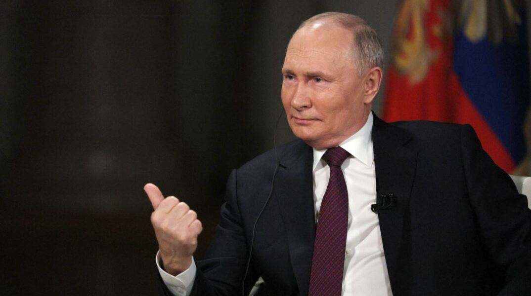 «Είμαι ευγνώμων στον Τάκερ Κάρλσον» - Η πρώτη αντίδραση Πούτιν μετά την συνέντευξη