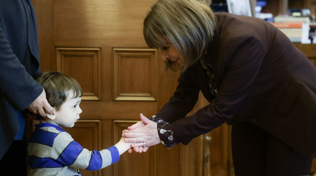 Παγκόσμια Ημέρα κατά του Παιδικού Καρκίνου: Η Κατερίνα Σακελλαροπούλου υποδέχθηκε παιδιά που ξεπέρασαν τη νόσο.