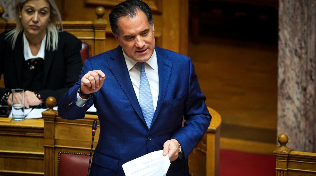 Άδωνις Γεωργιάδης: Σχόλιο για το χειρουργείο που επικαλέστηκε ο Παύλος Πολάκης για να απέχει από την ψηφοφορία για τον γάμο ομοφύλων.