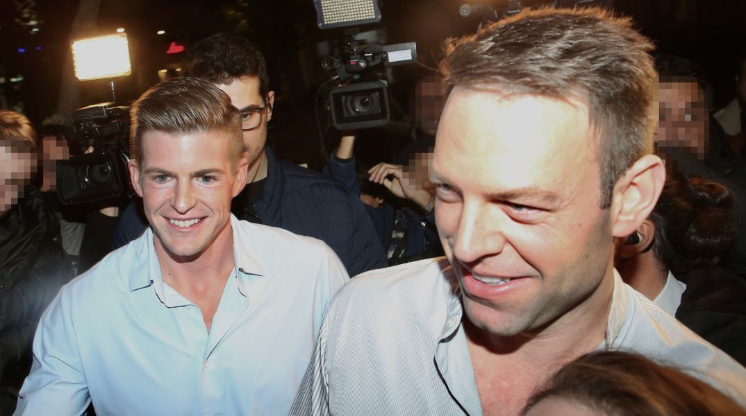 Ο Στέφανος Κασσελάκης γιόρτασε μαζί με τον σύζυγό του Τάιλερ ΜακΜπέθ στο Γκάζι την ψήφιση του ν/σ για τον γάμο των ομόφυλων ζευγαριών.