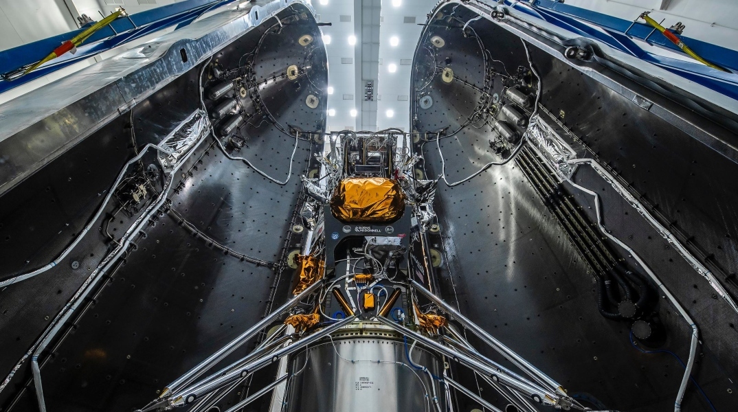 Τζεφ Κουνς:125 γλυπτά του πάνε στη Σελήνη