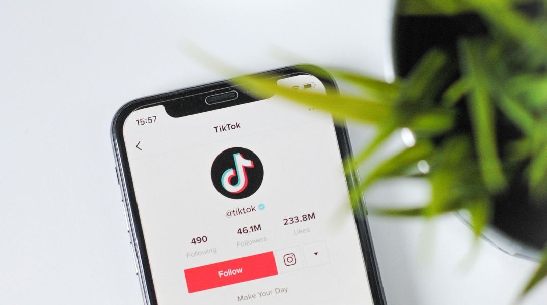 ΕΕ-προστασία ανηλίκων: Η Ευρωπαϊκή Ένωση άνοιξε «επίσημη έρευνα» σε βάρος του TikTok βάσει του νόμου για τις ψηφιακές υπηρεσίες (DSA).