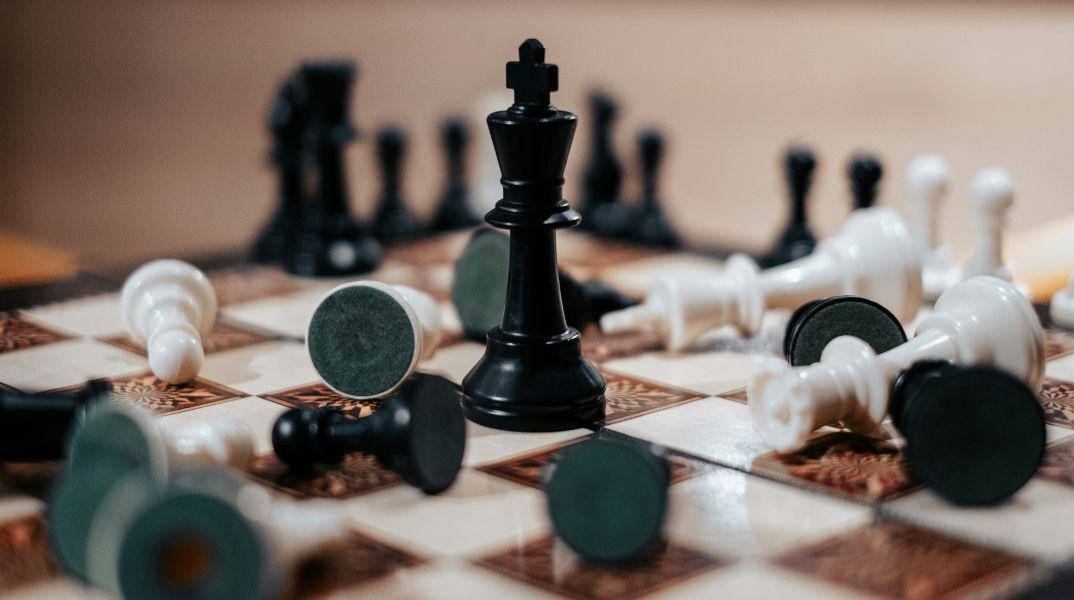 Σκάκι: Οκτάχρονος κέρδισε γκραν μάστερ - Κατέρριψε το παγκόσμιο ρεκόρ νεότερου νικητή - Πώς σχολιάζει τη σπουδαία διάκριση.