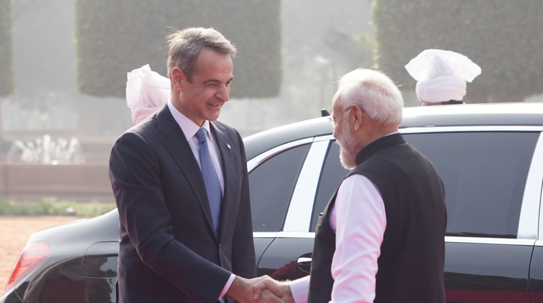 Ο Κυριάκος Μητσοτάκης με τον Ινδό ομόλογό του στο Νέο Δελχί