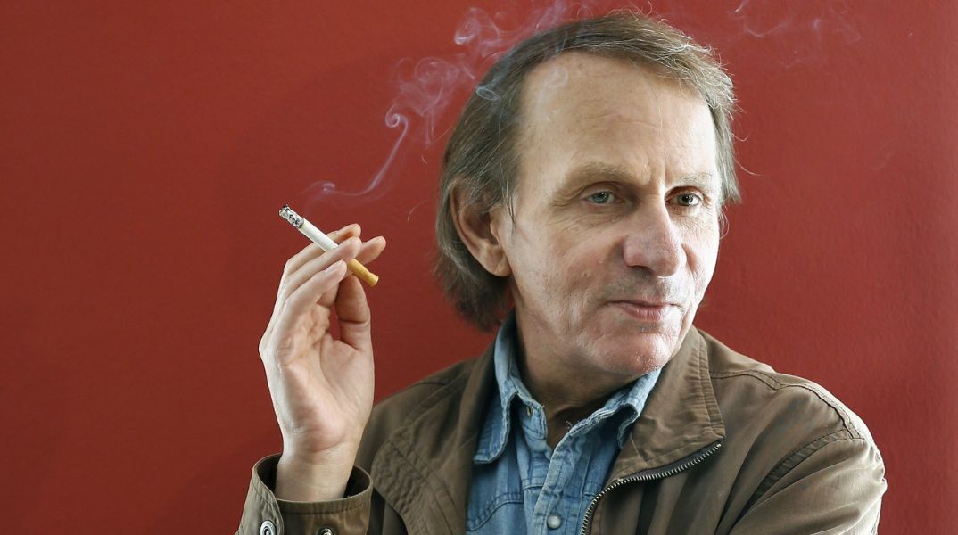 Σαν σήμερα 26 Φεβρουαρίου: Το 1956 γεννιέται ο Μισέλ Ουελμπέκ, ο διασημότερος εν ζωή Γάλλος συγγραφέας.