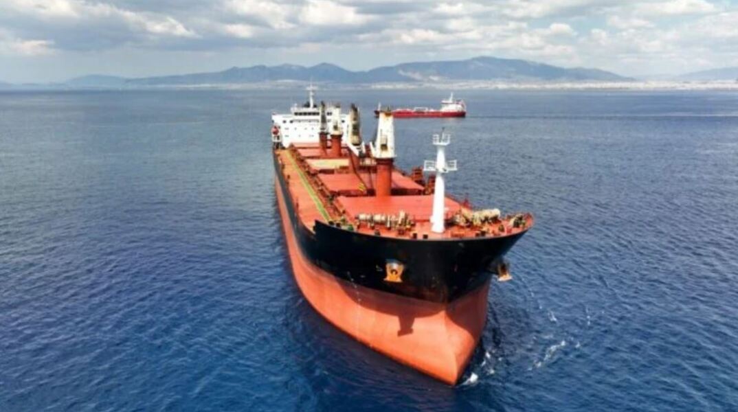 Πλοίο υπό ελληνική σημαία εκφορτώνει ανθρωπιστική βοήθεια στην Άντεν της Υεμένης