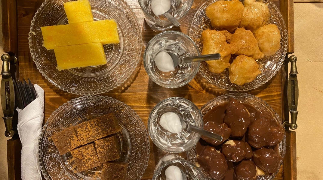 Τα γλυκά στο Ζεμπερέκι