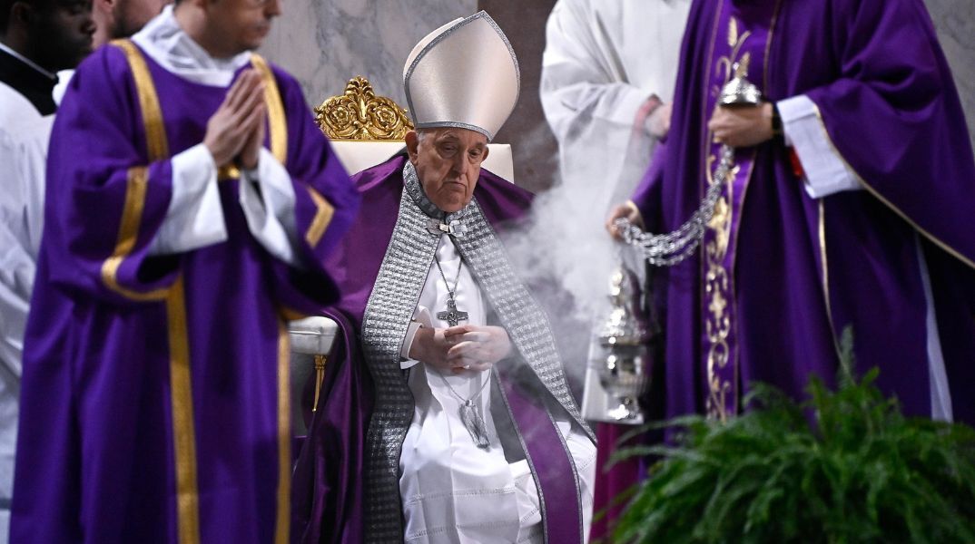 Ο πάπας Φραγκίσκος έχει εποχική γρίπη, ακυρώθηκαν οι σημερινές συναντήσεις του - Αναμένεται να ευλογήσει τους πιστούς την Κυριακή. 