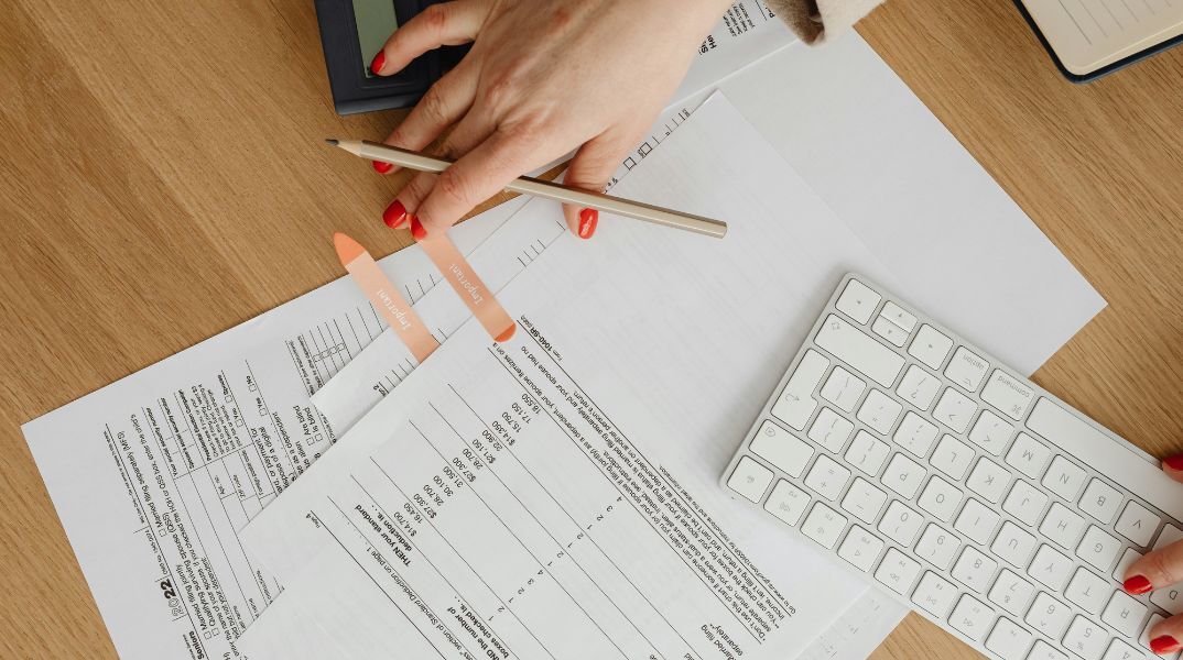 Σε πλήρη εξέλιξη οι διαβουλεύσεις για τη νέα αύξηση του κατώτατου μισθού - Οι διαφορές και το εύρος των προτάσεων για τη διαμόρφωσή του.