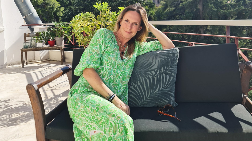 Balcony Stories: Η Εβελίνα Παπούλια από το μπαλκόνι της