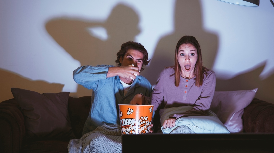 φίλοι βλέπουν ταινία