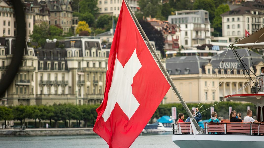 Ελβετία: Οι εργαζόμενοι του δήμου της Ζυρίχης πληρώθηκαν διπλάσιο μισθό λόγω τεχνικού λάθους σε λογισμικό - Πώς αντιμετώπισαν το περιστατικό. 