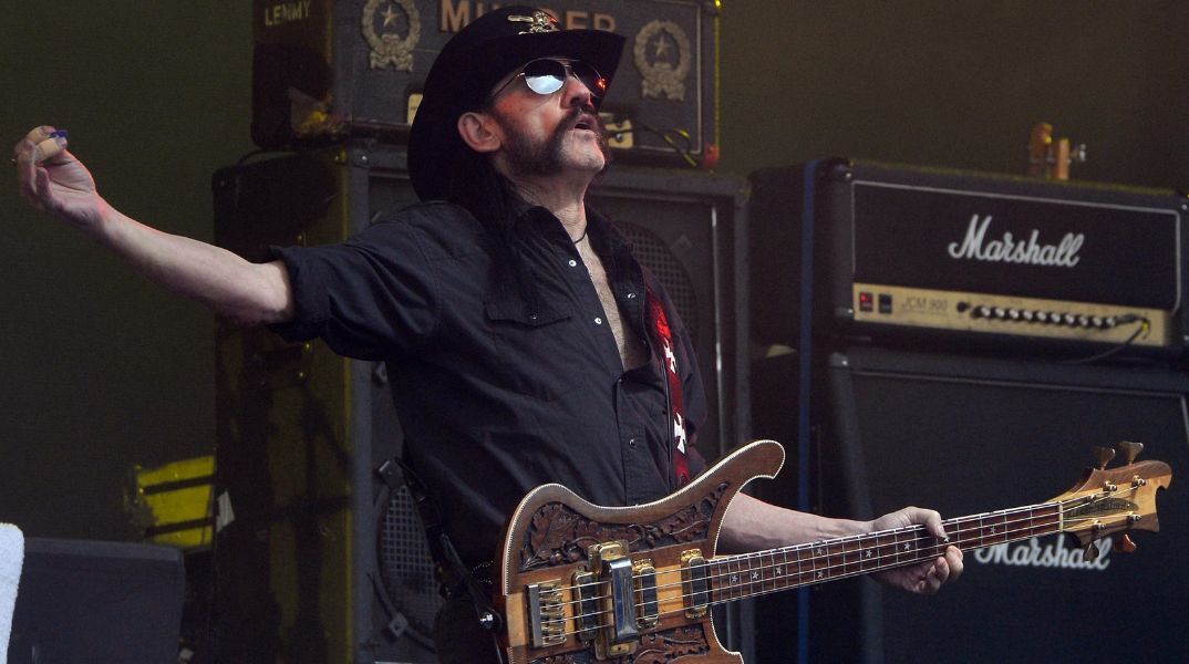 Βρετανία: Άγαλμα του Λέμι Κίλμιστερ των Motörhead θα ανεγερθεί στη γενέτειρά του - Τα σχέδια που εγκρίθηκαν και οι ανησυχίες της αστυνομίας.