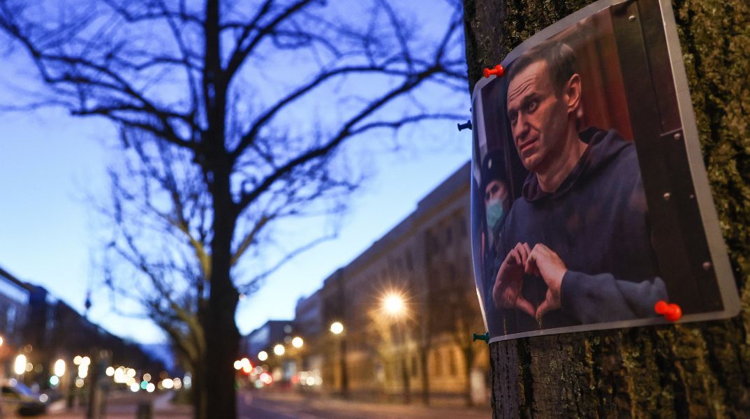 Συνελήφθη ο δικηγόρος του Αλεξέι Ναβάλνι, σύμφωνα με ρωσικά μέσα ενημέρωσης - Είχε συνοδεύσει τη μητέρα του εκλιπόντα στη Σιβηρία. 