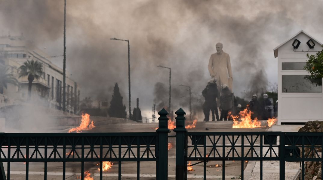 ΕΛ.ΑΣ.: Στις 8 ανήλθαν οι συλλήψεις και στις 15 οι προσαγωγές από τα επεισόδια στις συγκεντρώσεις στην Αθήνα - Τραυματίστηκαν δύο αστυνομικοί