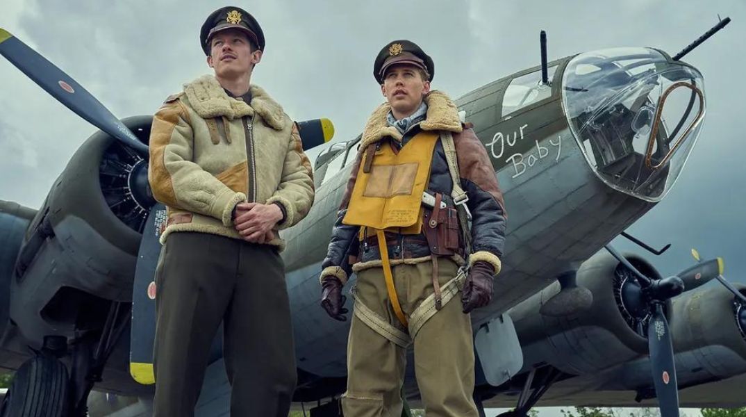 Κυκλοφόρησε το τρέιλερ του «The Bloody Hundredth» - H πραγματική ιστορία του «Masters of the Air» σε ντοκιμαντέρ του Apple TV+ με αφηγητή τον Τομ Χανκς. 