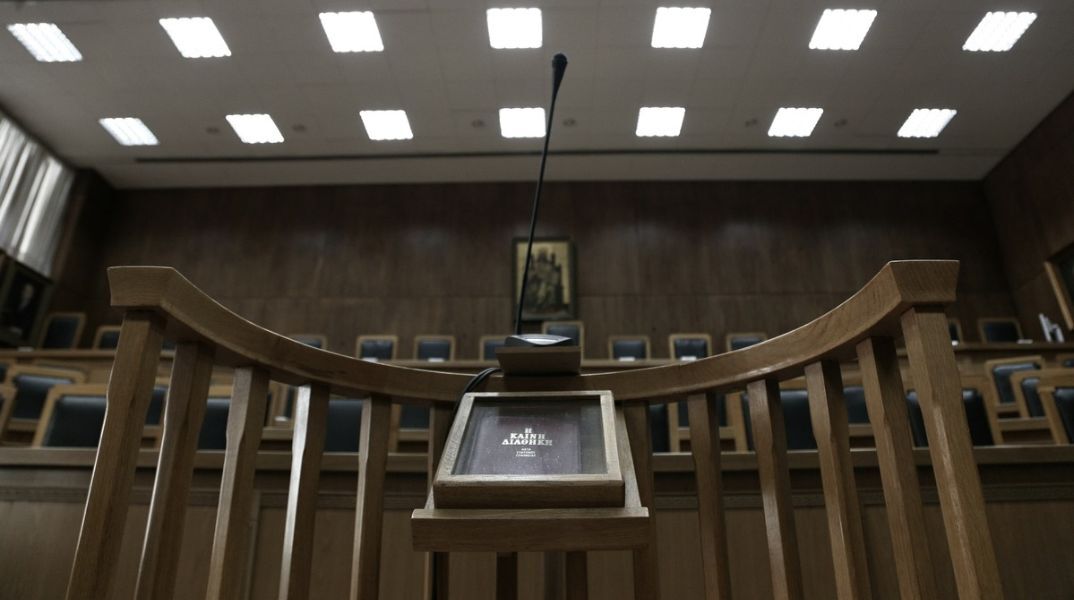 Ηράκλειο: Ομόφωνα ένοχη για απόπειρα ανθρωποκτονίας η 39χρονη που επιτέθηκε με καυστικό υγρό στον εν διαστάσει σύζυγο της - Οκτώ χρόνια ποινή κάθειρξης.