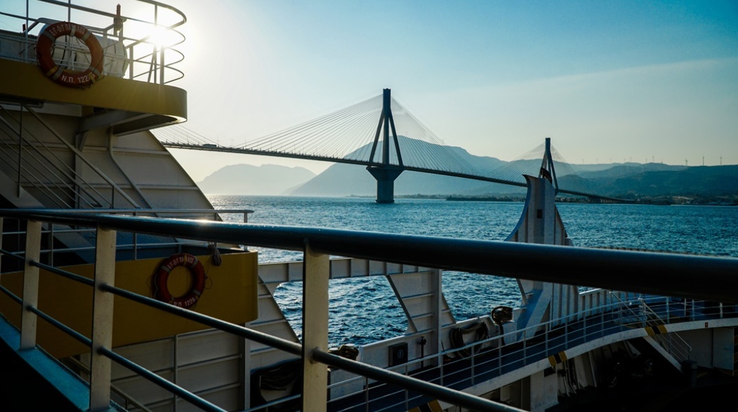 Το πορθμείο του Ρίου - Αντιρρίου μέσα από καράβι