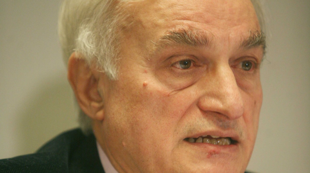 Μανώλης Μαυρομμάτης