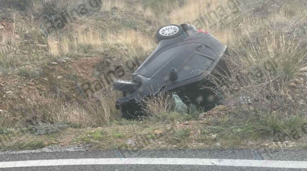 Σοβαρό τροχαίο στο Πικέρμι - Αυτοκίνητο βρέθηκε σε χαντάκι