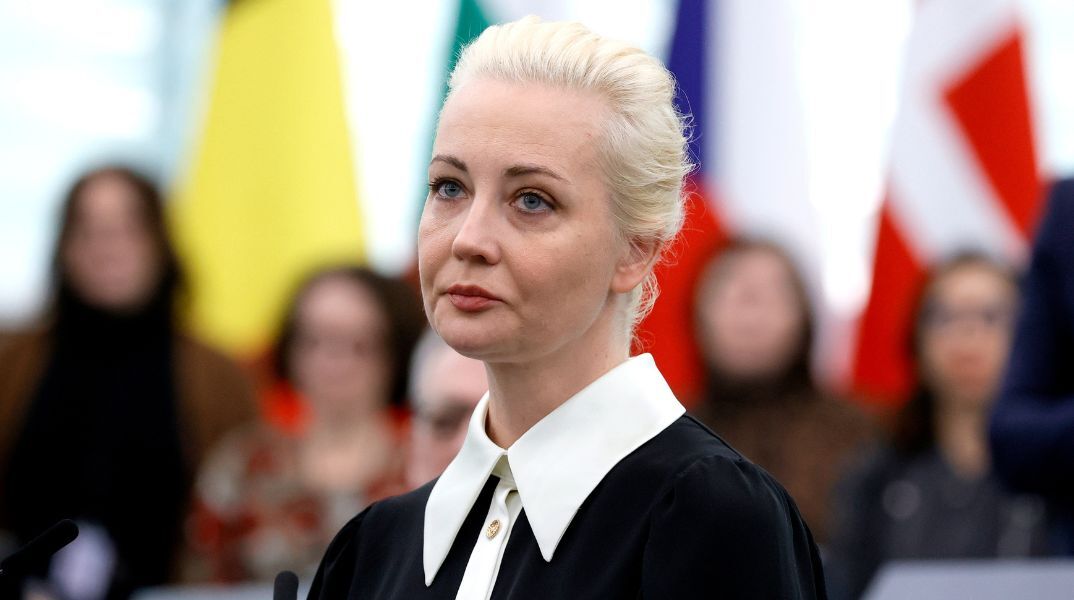 Κηδεία Ναβάλνι: Η χήρα του Ρώσου αντιφρονούντα, Γιούλια, αποχαιρέτισε με ανάρτηση στο Χ τον σύζυγό της: «Σε ευχαριστώ για τα 26 χρόνια απόλυτης ευτυχίας».