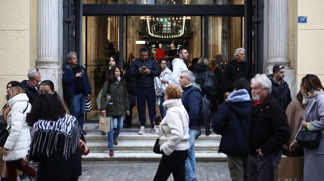 Επίθεση στην Ερμού: Απολογείται την Τρίτη ο αλλοδαπός δράστης 