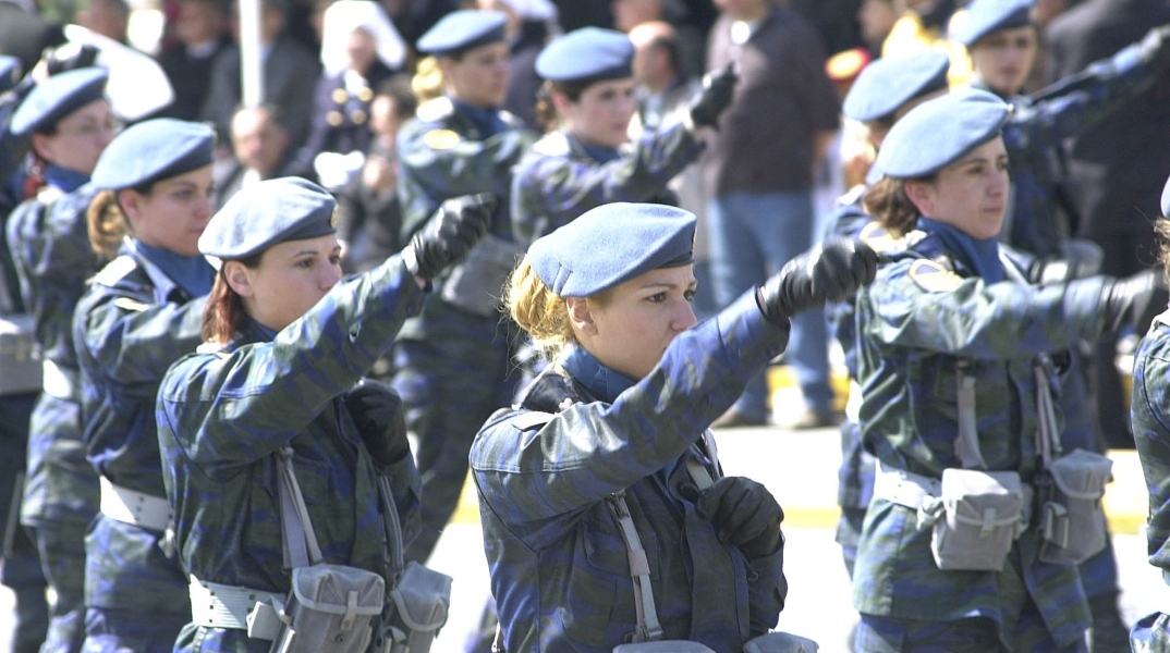 Γυναίκες στο στρατό: Οι αλλαγές που φέρνει ο Δένδιας
