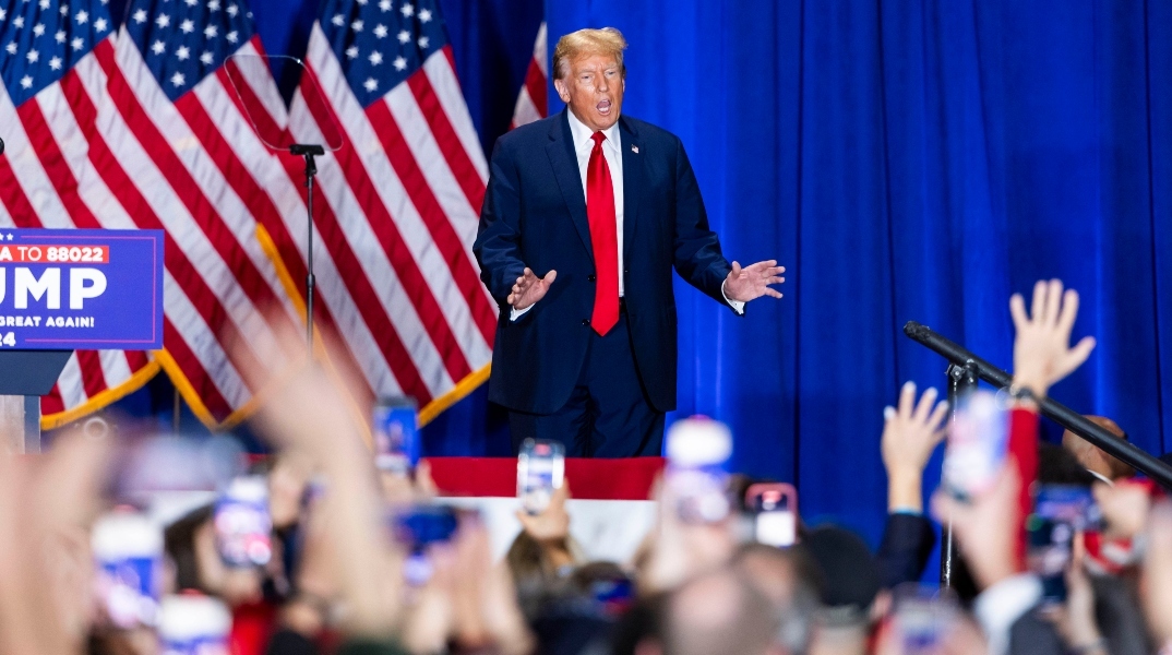 Συνεχίζει σαρωτικός ο Τραμπ