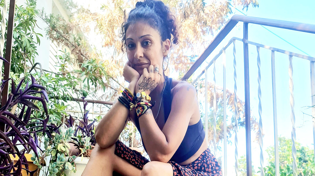 Η Μαρία Κείσογλου μας μιλάει από το μπαλκόνι της