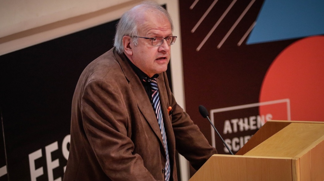 Ο σεισμολόγος Άκης Τσελέντης