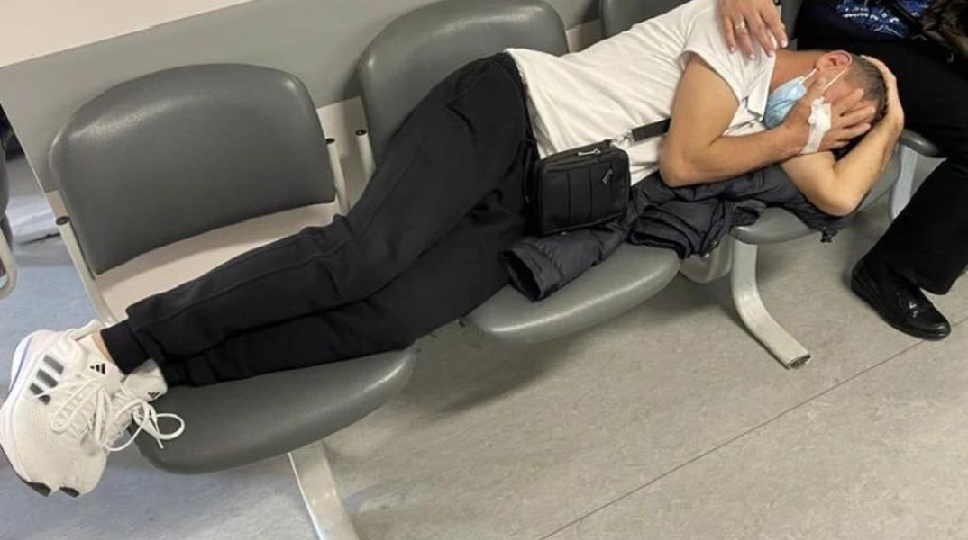 Θεσσαλονίκη: Εισαγγελική έρευνα για τον ασθενή στα πλαστικά καθίσματα του Θεαγένειου νοσοκομείου λόγω έλλειψης αίθουσας ανάνηψης. 