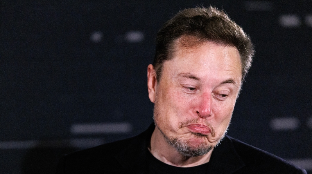 O Μασκ τρολάρει τον Ζούκερμπεργκ για τα προβλήματα της Meta