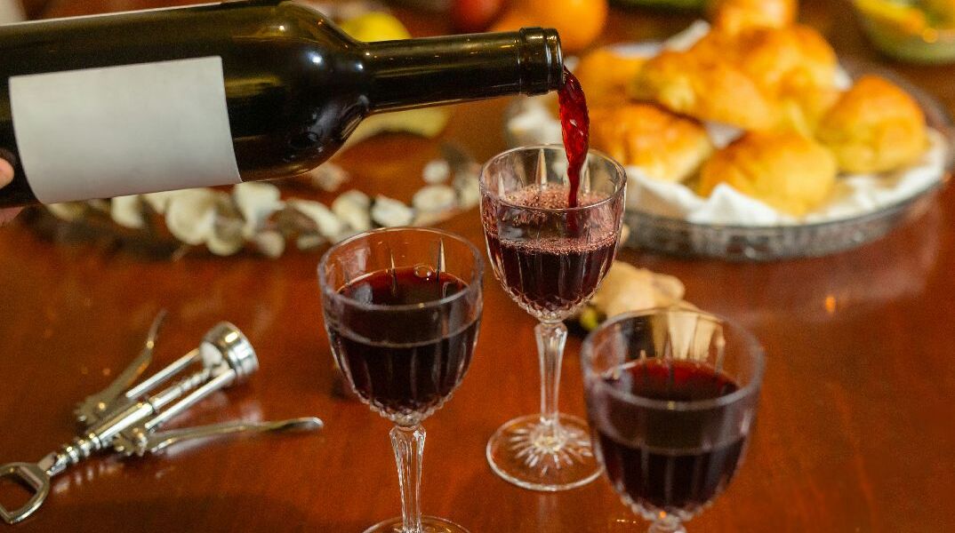 6 ερυθρές ετικέτες μέχρι 10€ για την Τσικνοπέμπτη