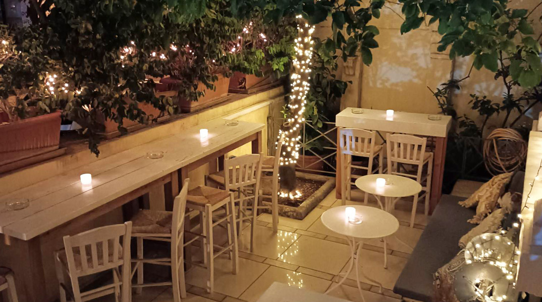 «Λογιότατος»: Το μπαρ της Κυψέλης