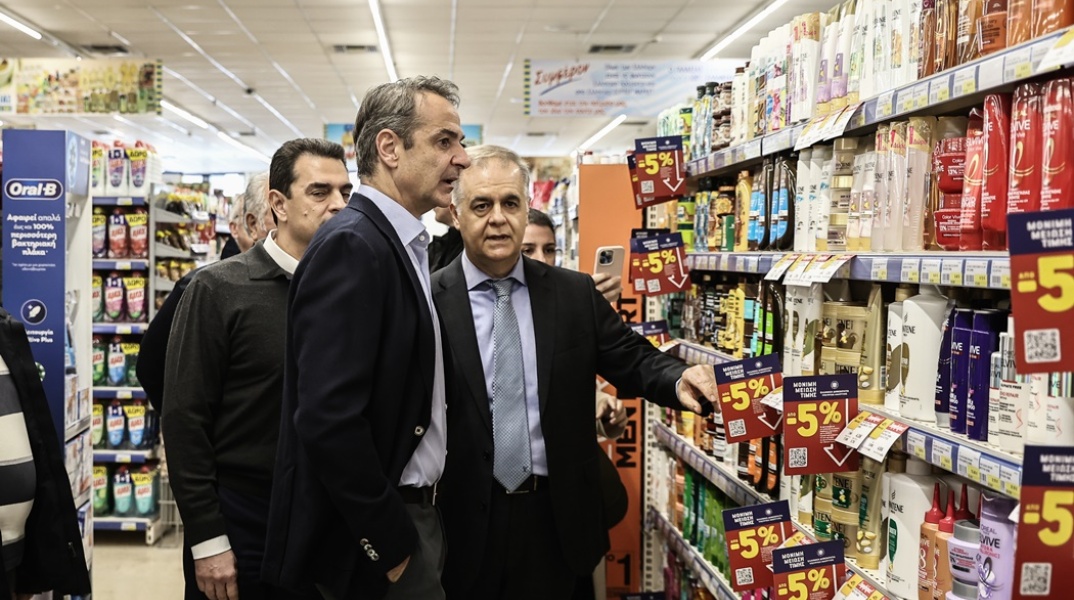Ο Κυριάκος Μητσοτάκης σε σούπερ μάρκετ 