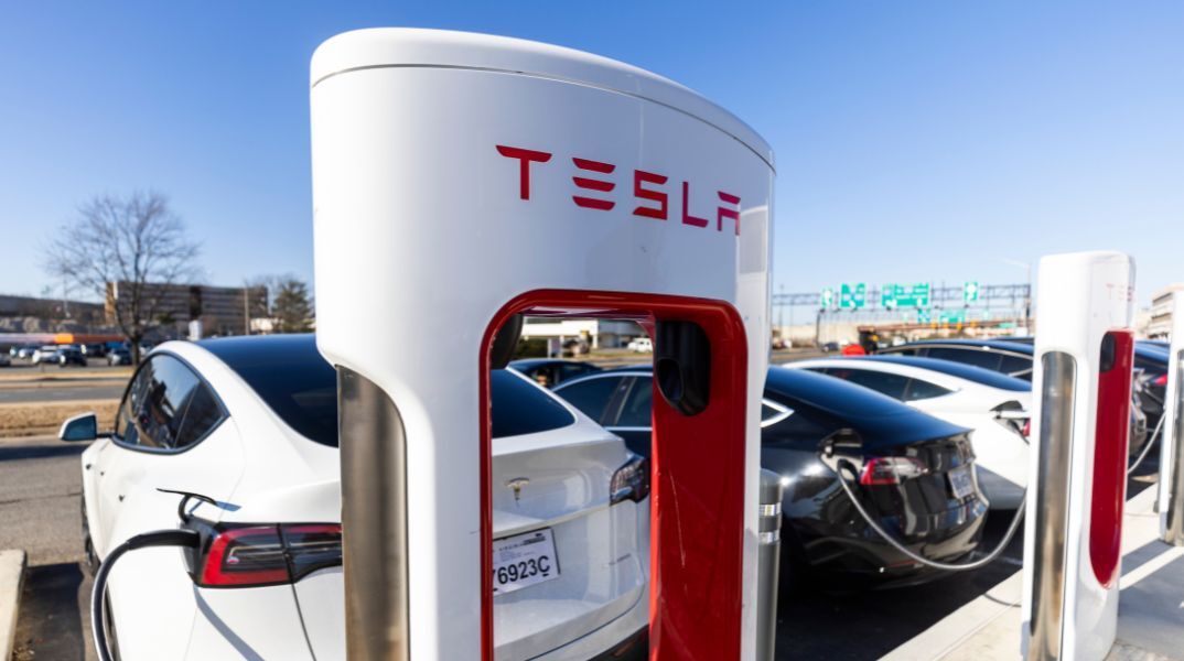 Γερμανία: Ακροαριστερή οργάνωση ανέλαβε την ευθύνη για το σαμποτάζ που σταμάτησε τη λειτουργία του εργοστασίου της Tesla.