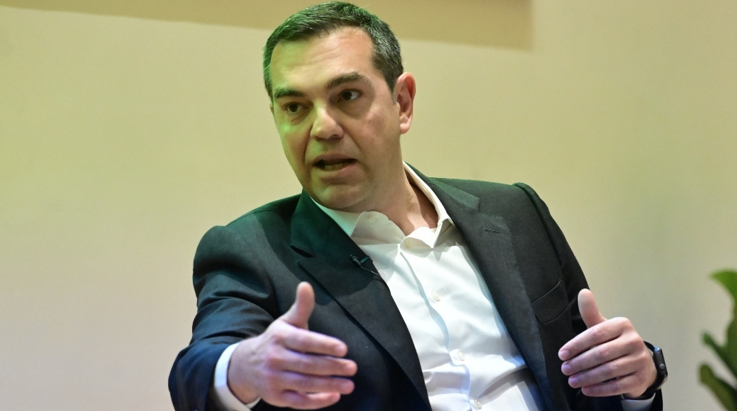 Η αποκριάτικη στολή του Τσίπρα 