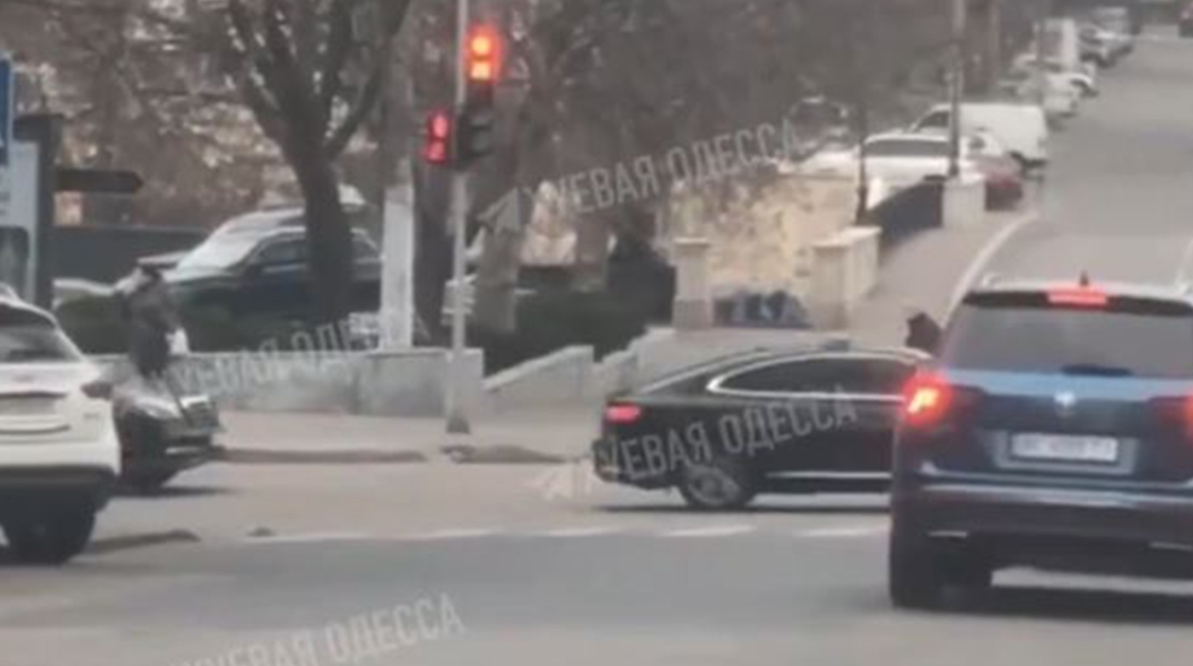 H στιγμή της έκρηξης στην Οδησσός όπως την έζησε δημοσιογράφος της ΕΡΤ