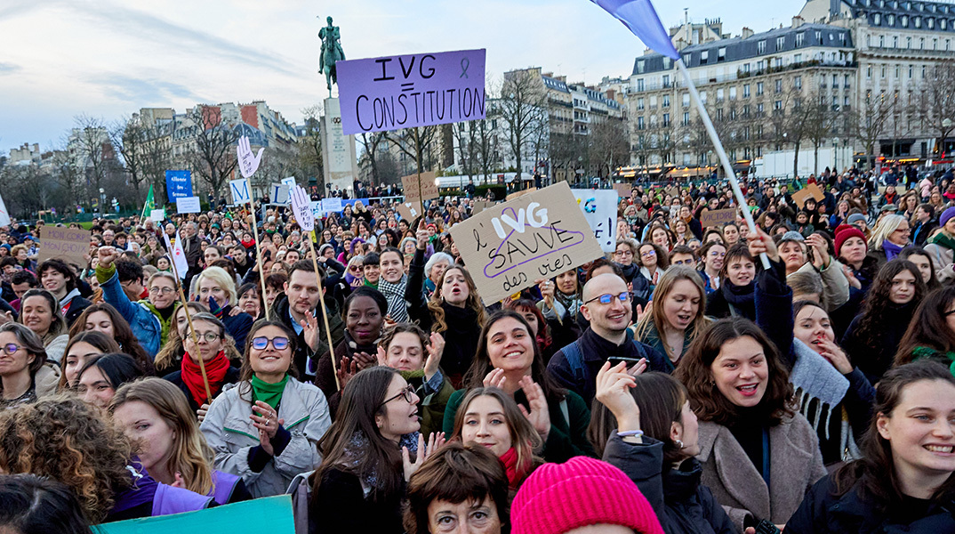 Δικαίωμα στην άμβλωση: Όταν η Ιστορία έχει κέφια επιστρέφει στο... Παρίσι