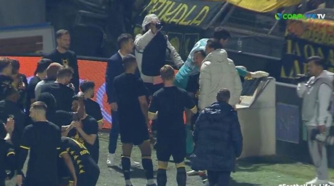 Οι παίκτες του Άρη αφιέρωσαν την πρόκριση στον Άλκη Καμπανό