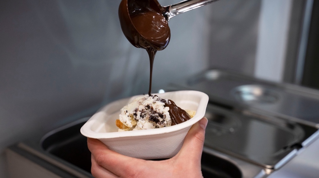 Πού θα φας τσουρέκι με παγωτό και σοκολάτα αργά το βράδυ