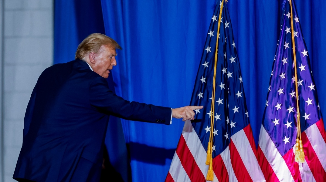 Τραμπ: 300.000 στερλίνες για την υπόθεση Στιλ 