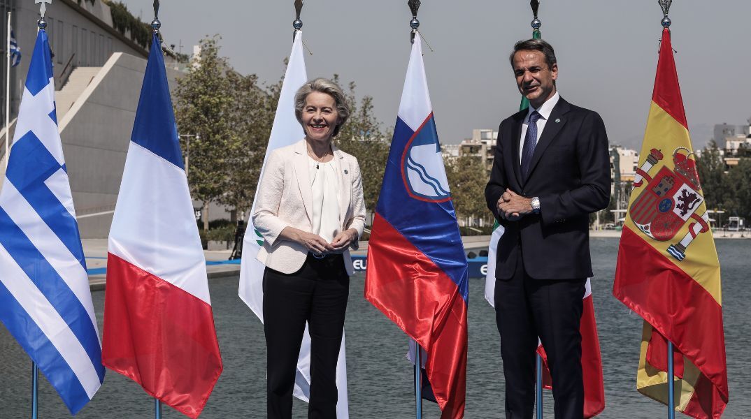 Φον ντερ Λάιεν: Ο Κυριάκος Μητσοτάκης επανέφερε την Ελλάδα στον δρόμο της επιτυχίας - Εύσημα από την πρόεδρο της Κομισιόν.