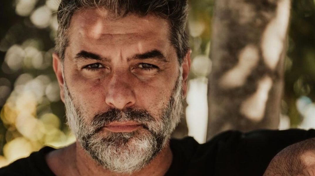 Βασίλης Μπισμπίκης: Εσπευσμένα στο νοσοκομείο μετέβη ο γνωστός ηθοποιός - Υποβλήθηκε σε επέμβαση - Στο πλευρό του η Δέσποινα Βανδή.