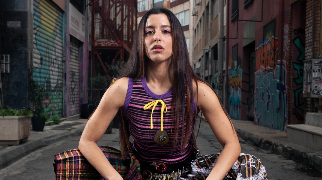 Μαρίνα Σάττι, πέφτω και κυλιέμαι σα ζάρι